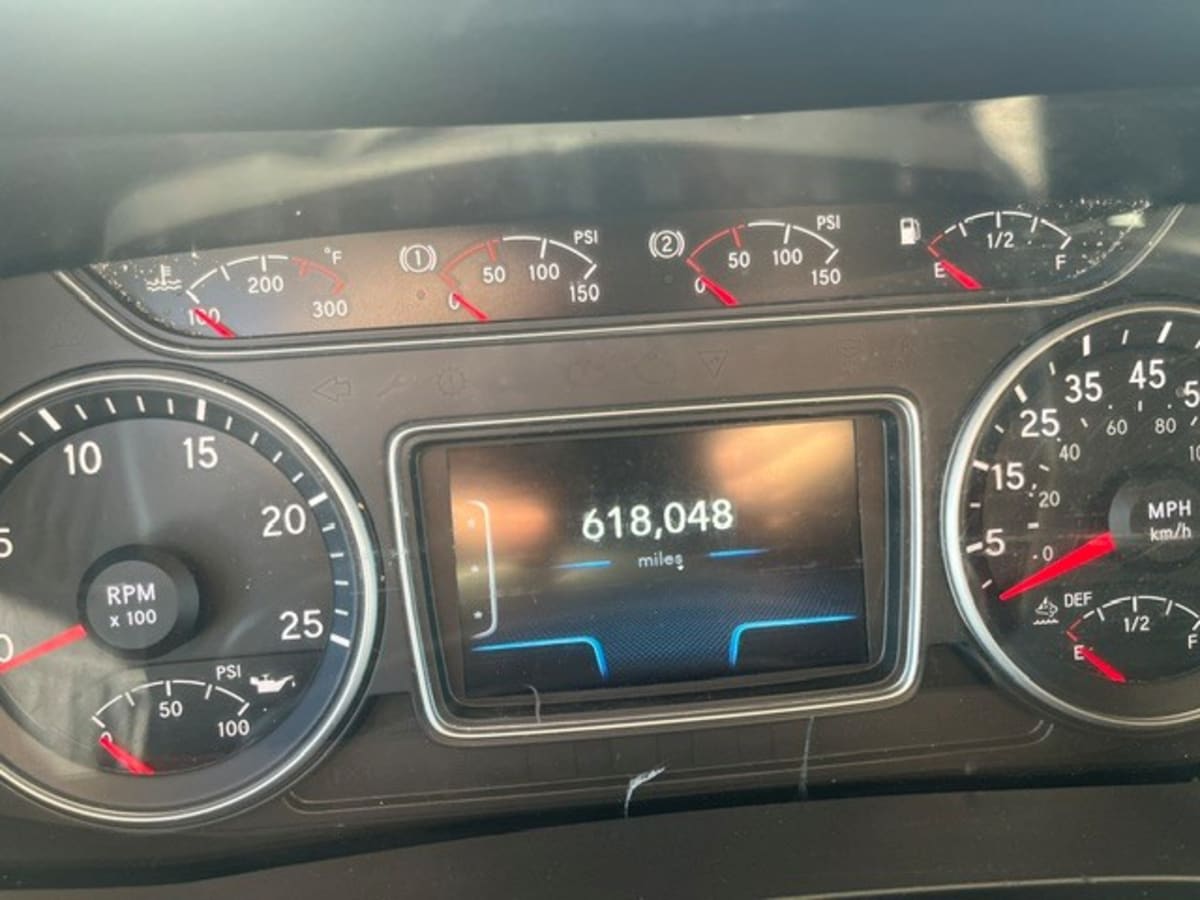 2019 International LT in Newark, NJ — photo 12