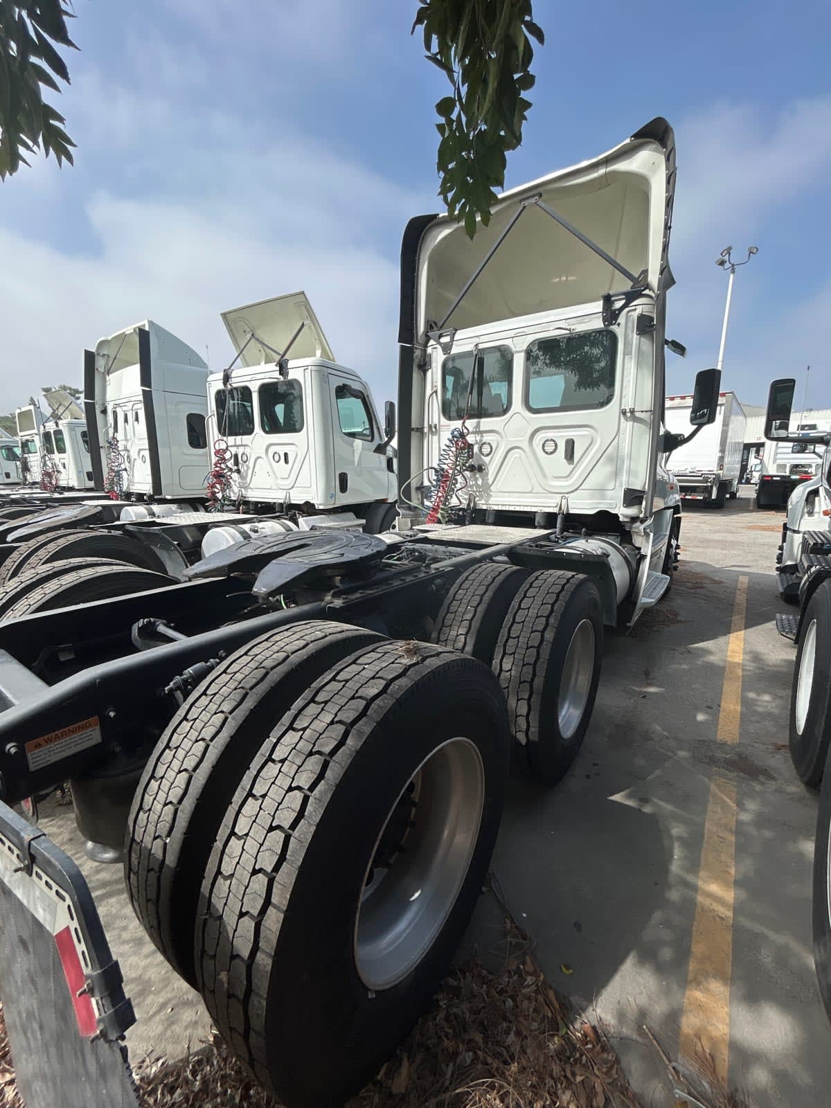 2019 Freightliner Cascadia in Pomona, CA — photo 4