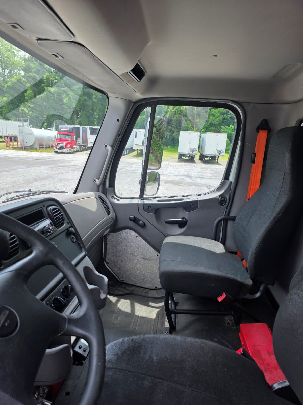 2019 Freightliner M2 106 in Doraville, GA — photo 8