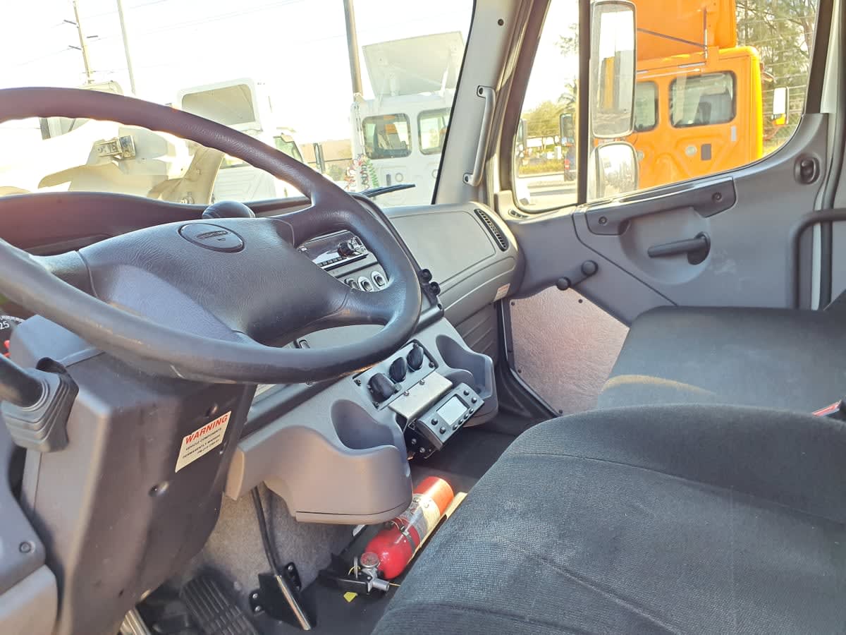 2019 Freightliner M2 106 in Miami, FL — photo 8