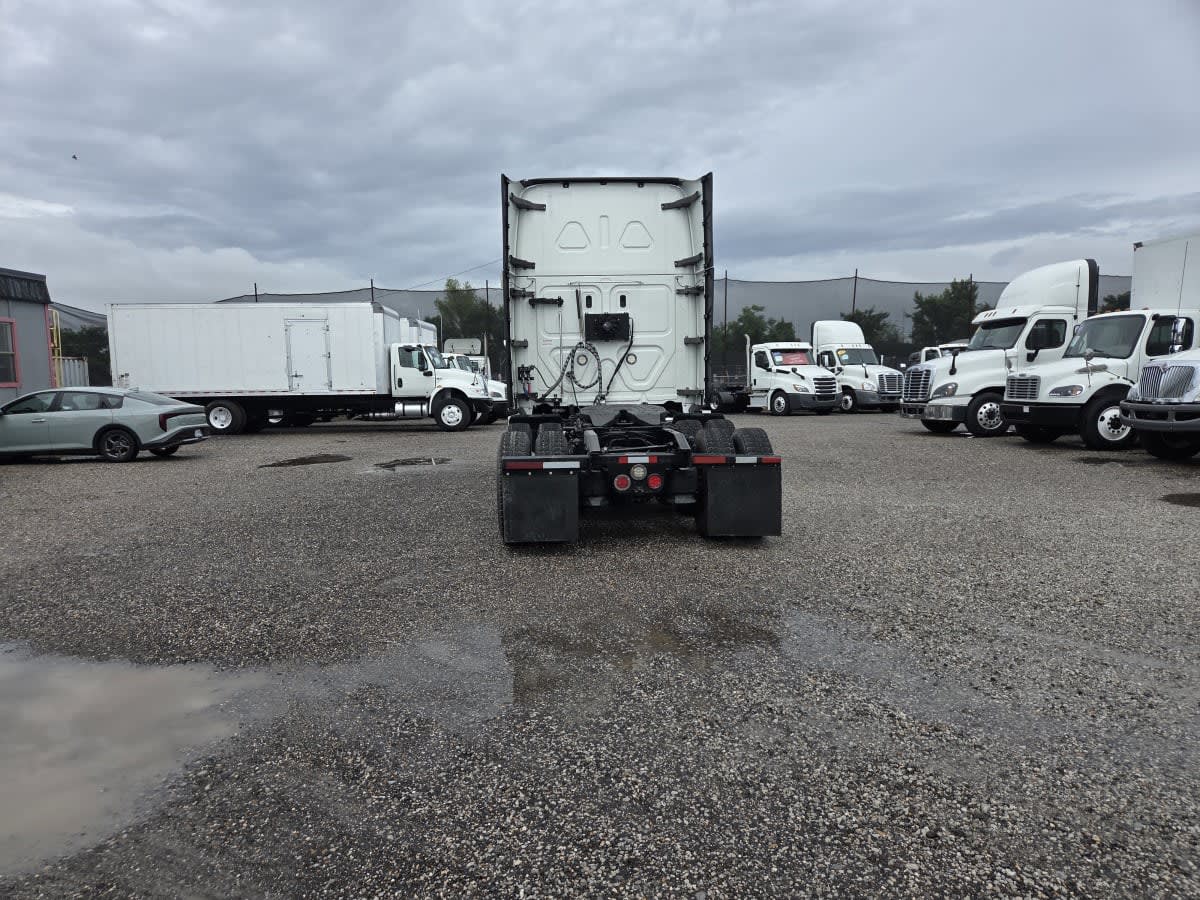 2019 Freightliner Cascadia in St. Rose, LA — photo 5