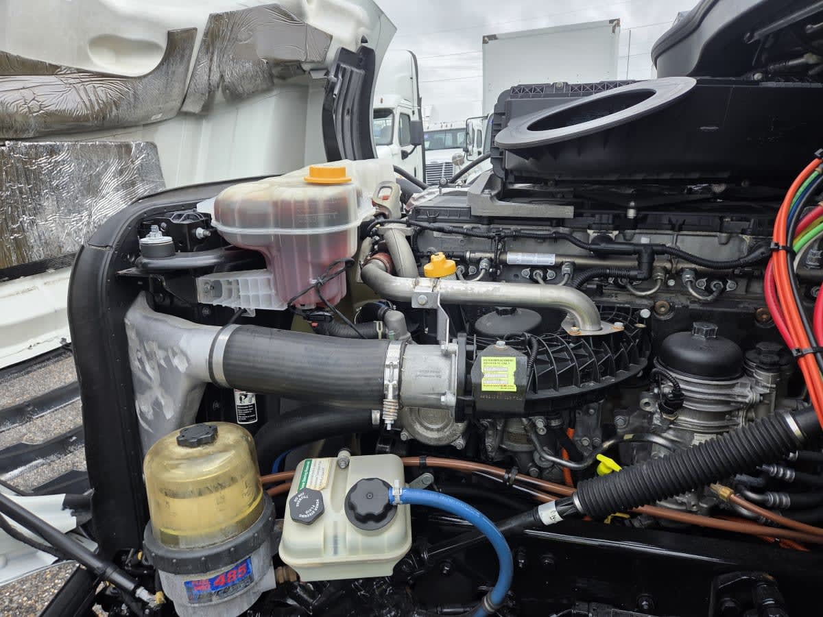 2019 Freightliner Cascadia in St. Rose, LA — photo 9