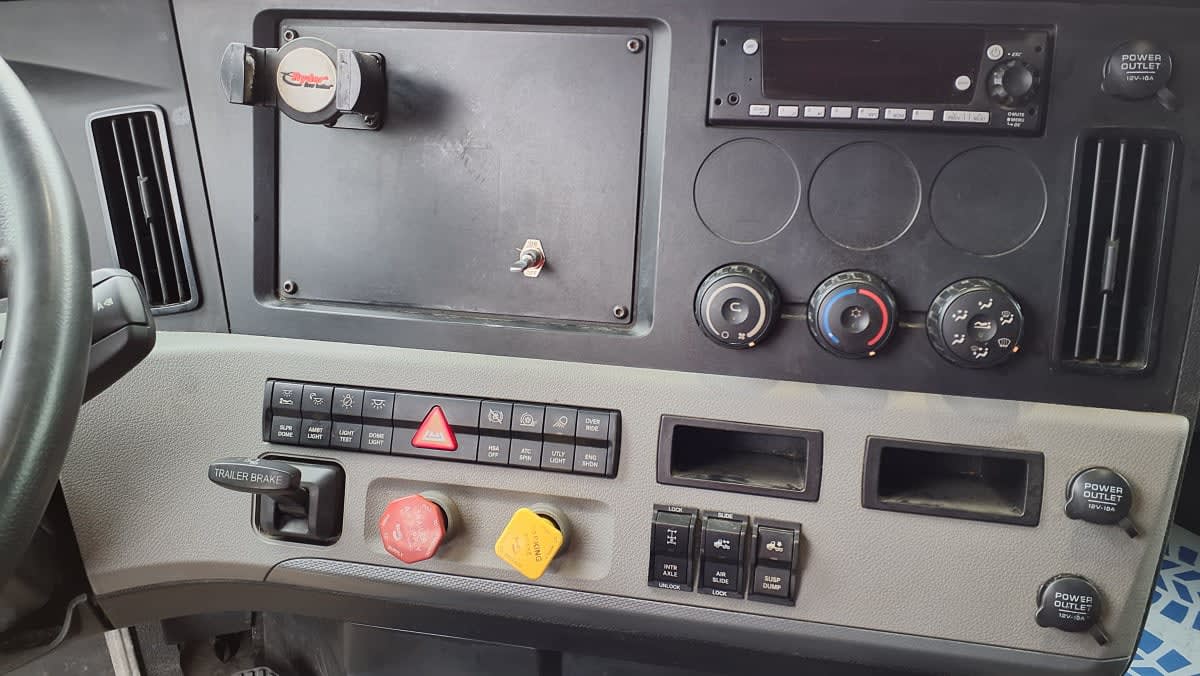2019 Freightliner Cascadia in Salisbury, MA — photo 10