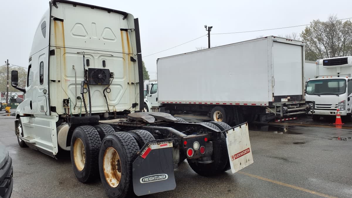 2019 Freightliner Cascadia in Salisbury, MA — photo 6