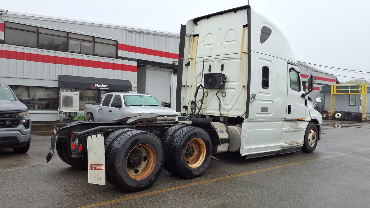 2019 Freightliner Cascadia in Salisbury, MA — photo 4