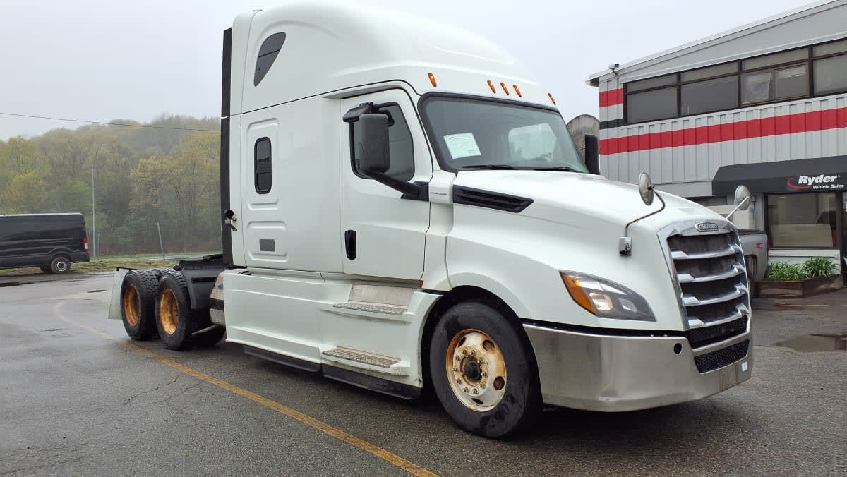 2019 Freightliner Cascadia in Salisbury, MA — photo 3
