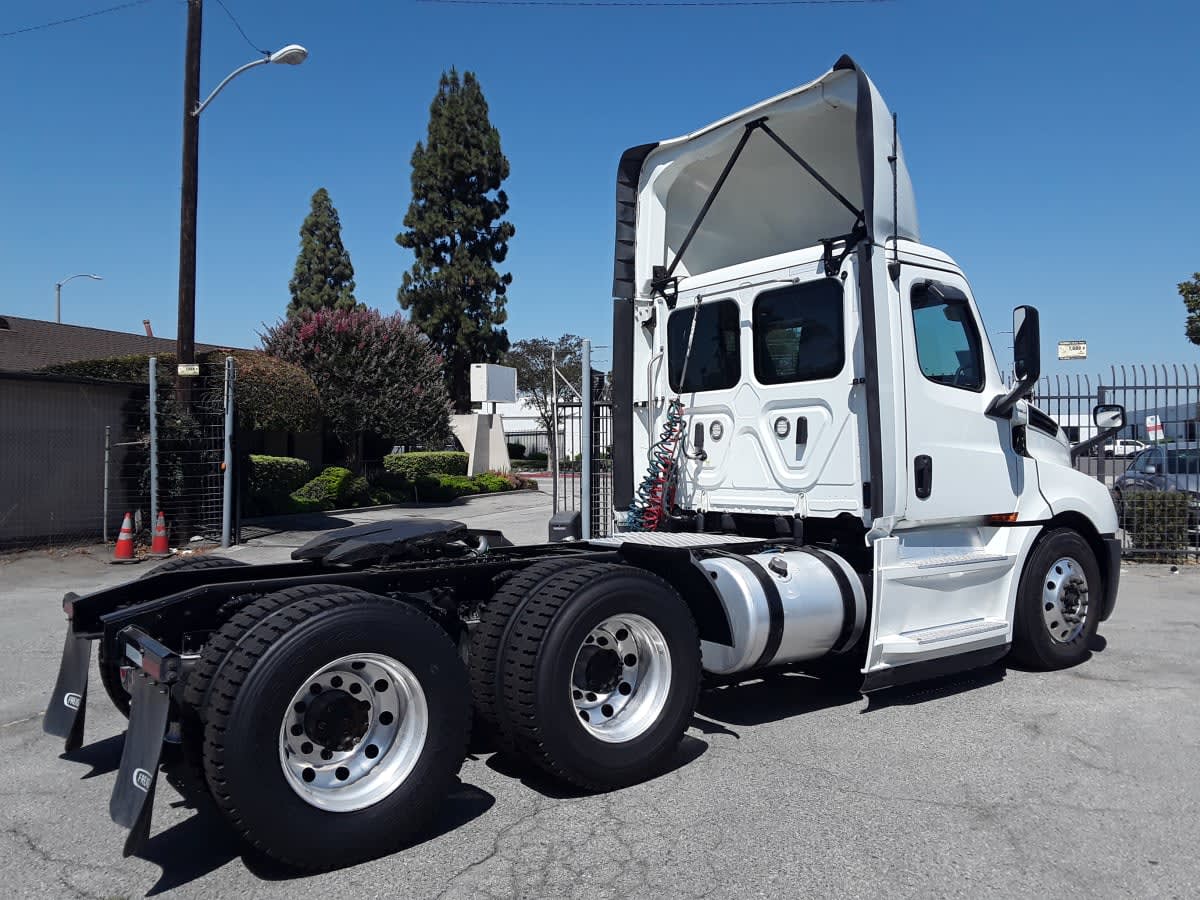 2019 Freightliner Cascadia in Montebello, CA — photo 4