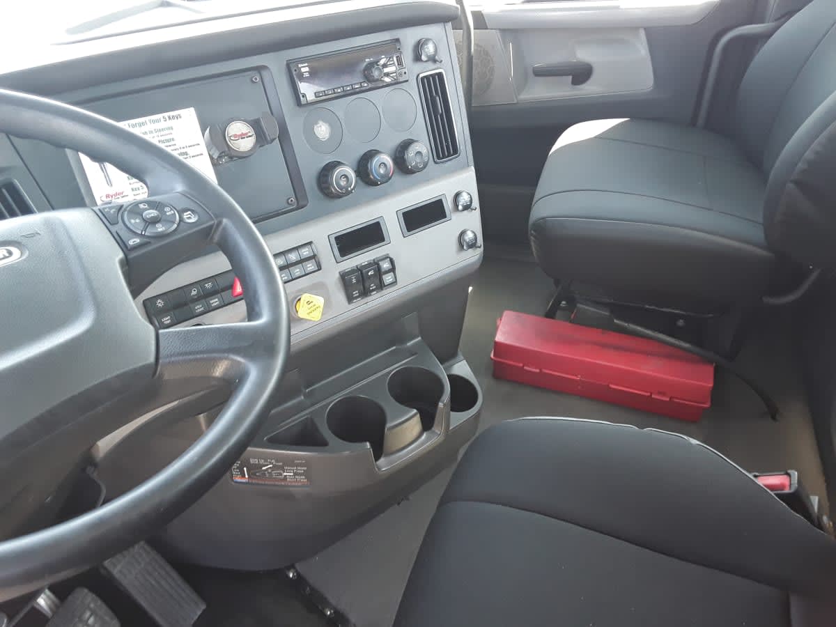 2019 Freightliner Cascadia in Montebello, CA — photo 7