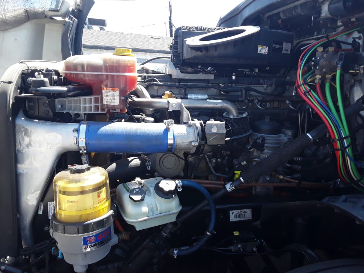 2019 Freightliner Cascadia in Montebello, CA — photo 8