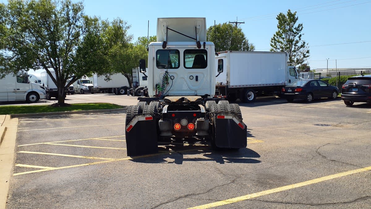 2019 Freightliner Cascadia in Bolingbrook, IL — photo 5