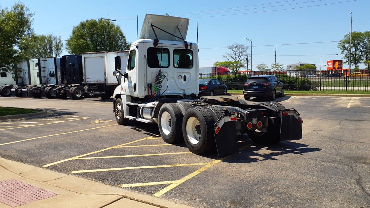 2019 Freightliner Cascadia in Bolingbrook, IL — photo 6