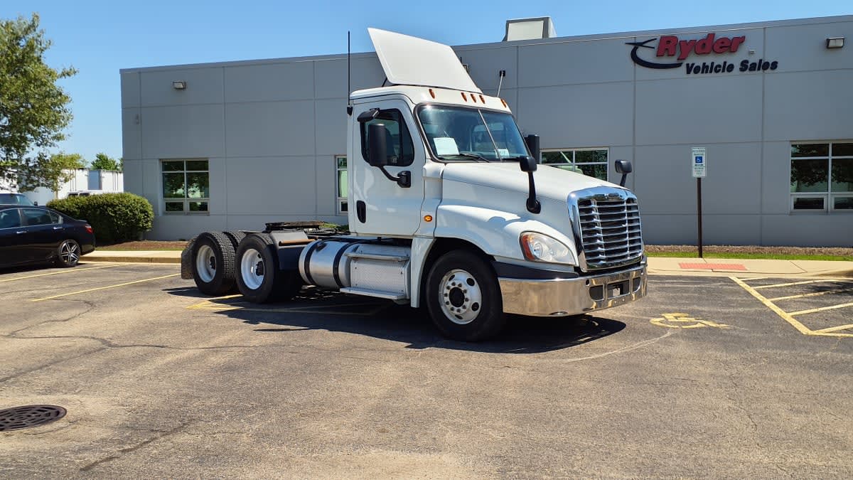 2019 Freightliner Cascadia in Bolingbrook, IL — photo 3