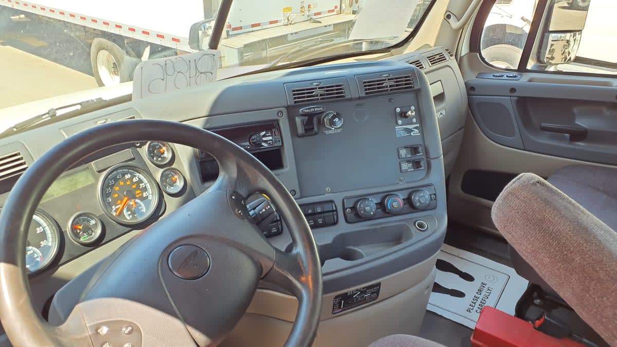 2019 Freightliner Cascadia in Bolingbrook, IL — photo 7
