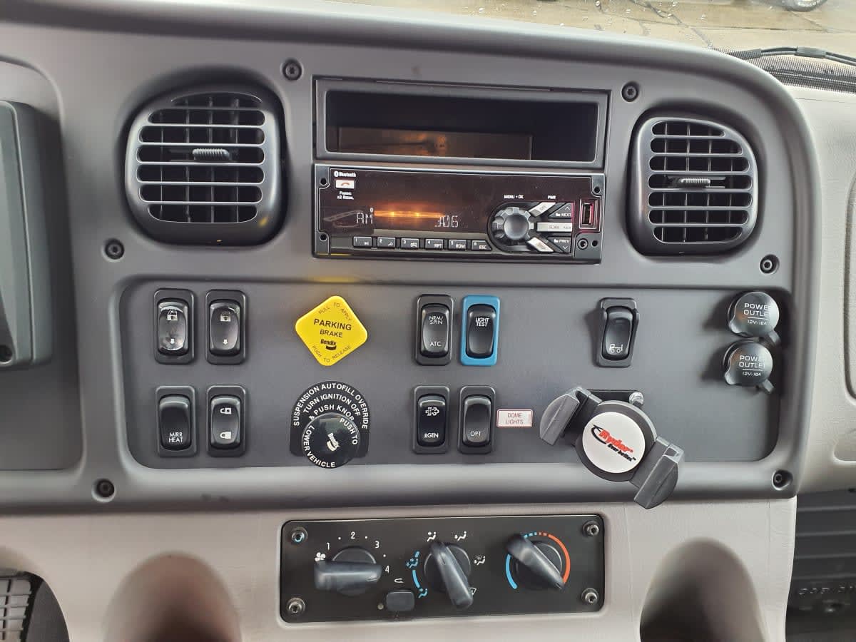 2019 Freightliner M2 106 in Oak Creek, WI — photo 13