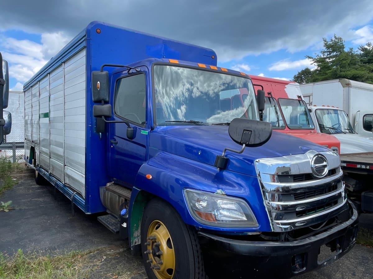 2013 Hino 338 in Farmingdale, NY — photo 2