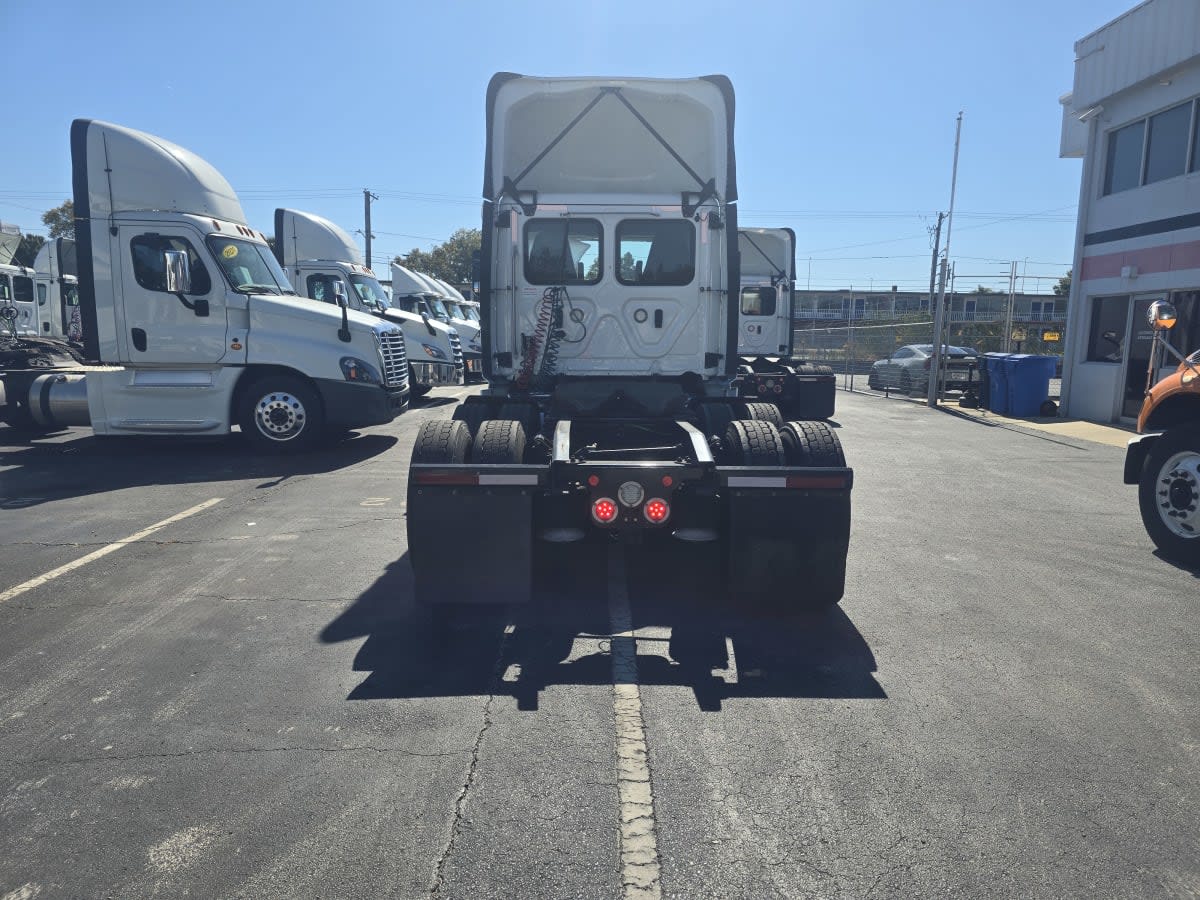 2019 Freightliner Cascadia in Tampa, FL — photo 5
