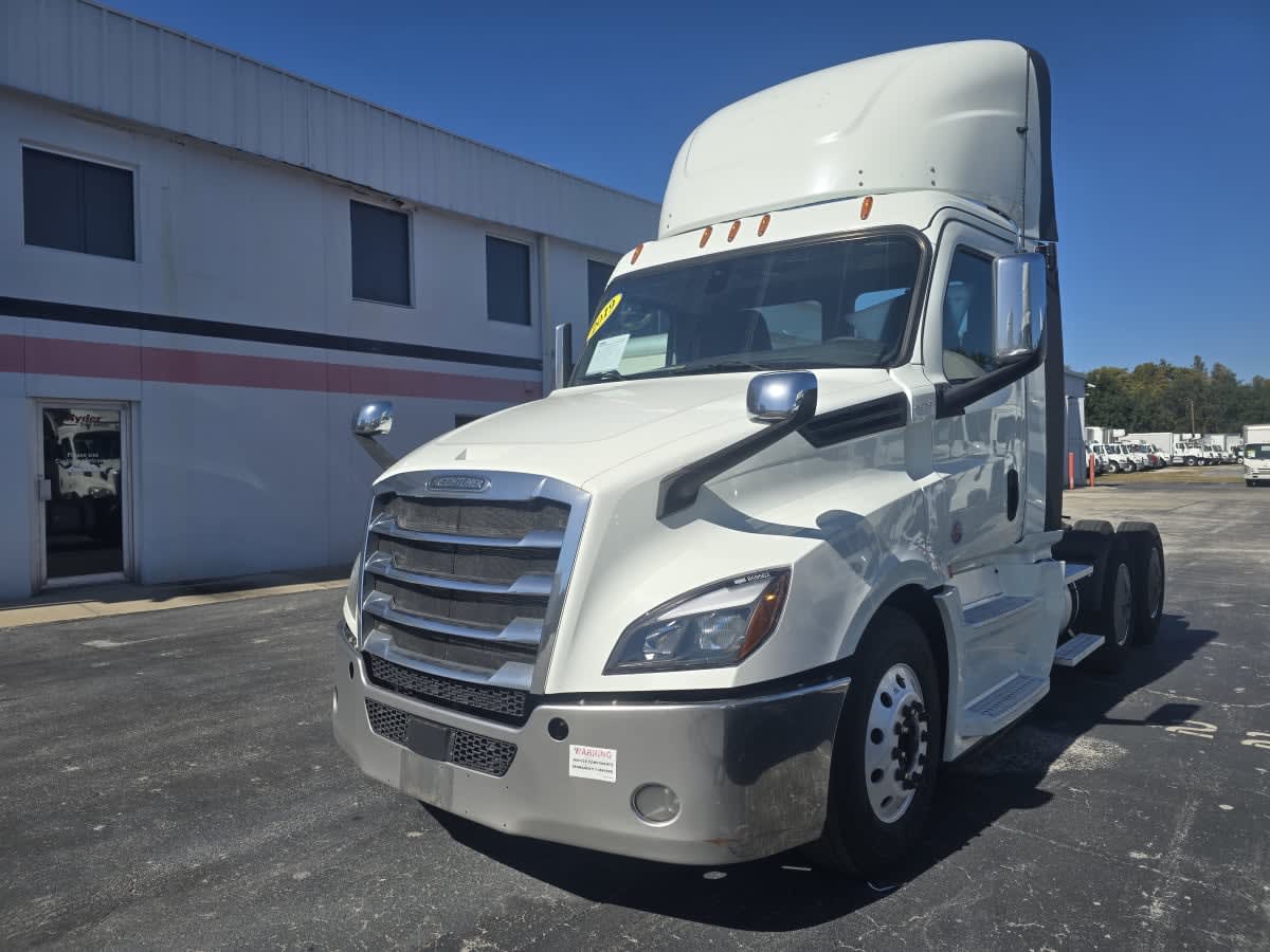 2019 Freightliner Cascadia in Tampa, FL — photo 3
