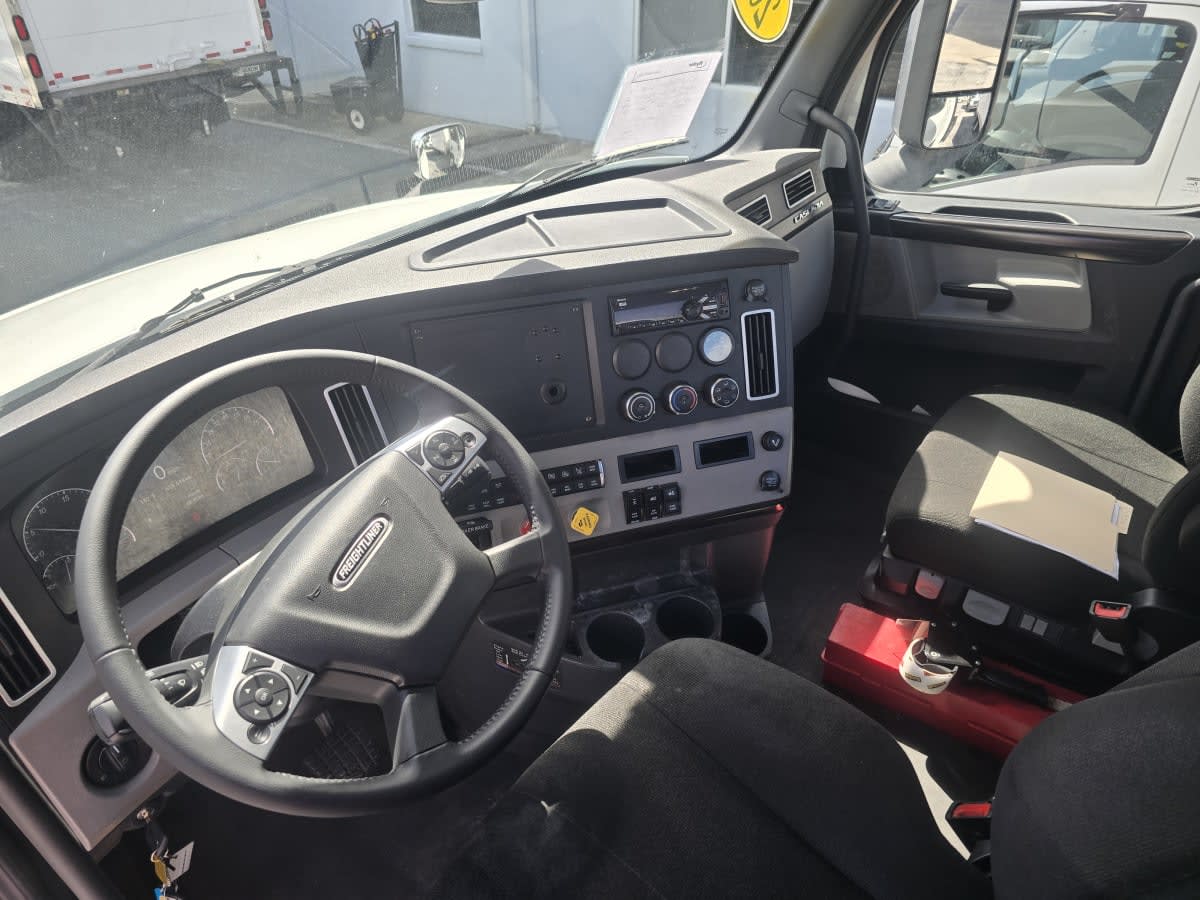 2019 Freightliner Cascadia in Tampa, FL — photo 7