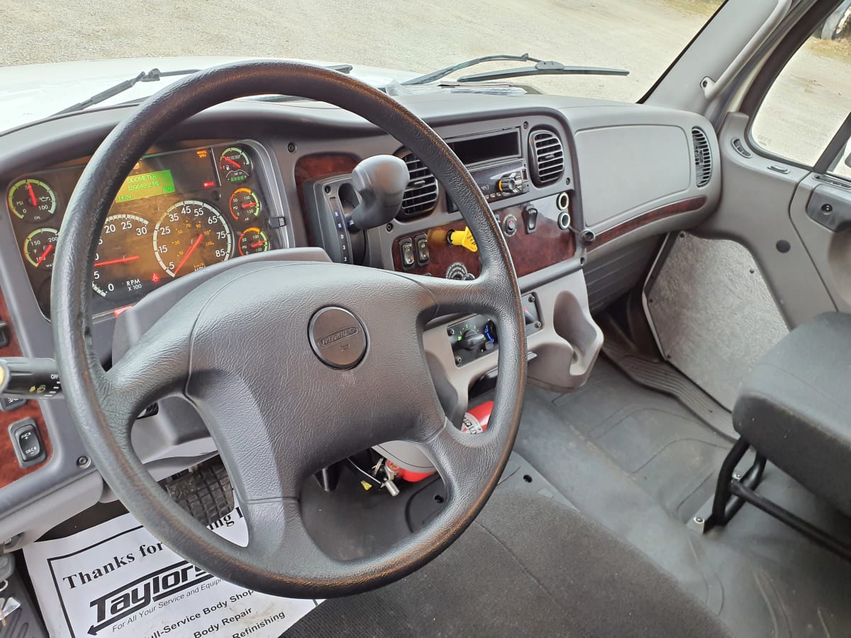 2019 Freightliner M2 106 in Indianapolis, IN — photo 7