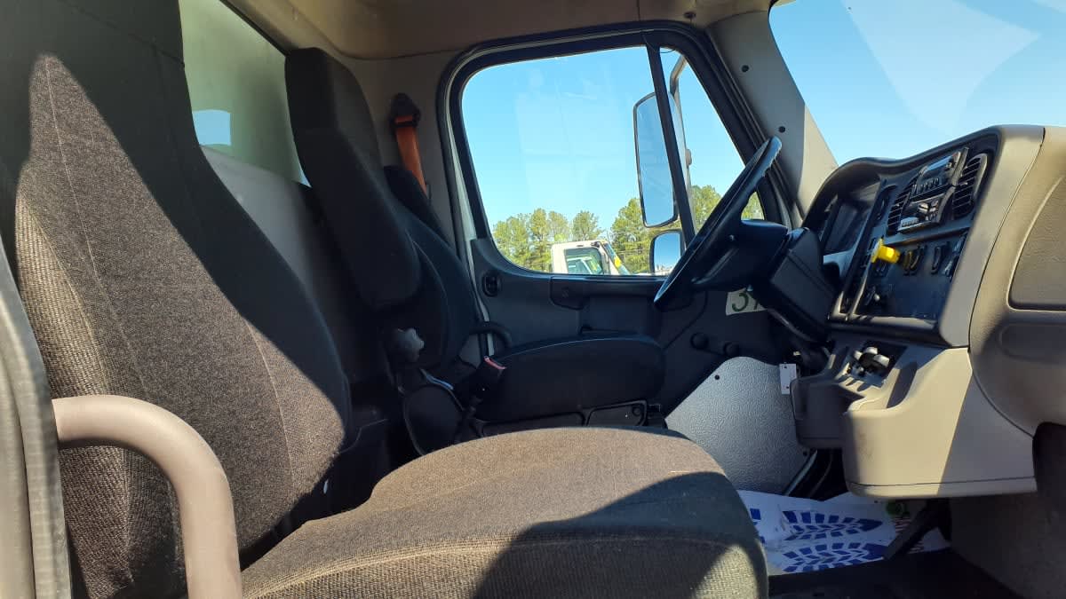 2019 Freightliner M2 106 in Birmingham, AL — photo 12