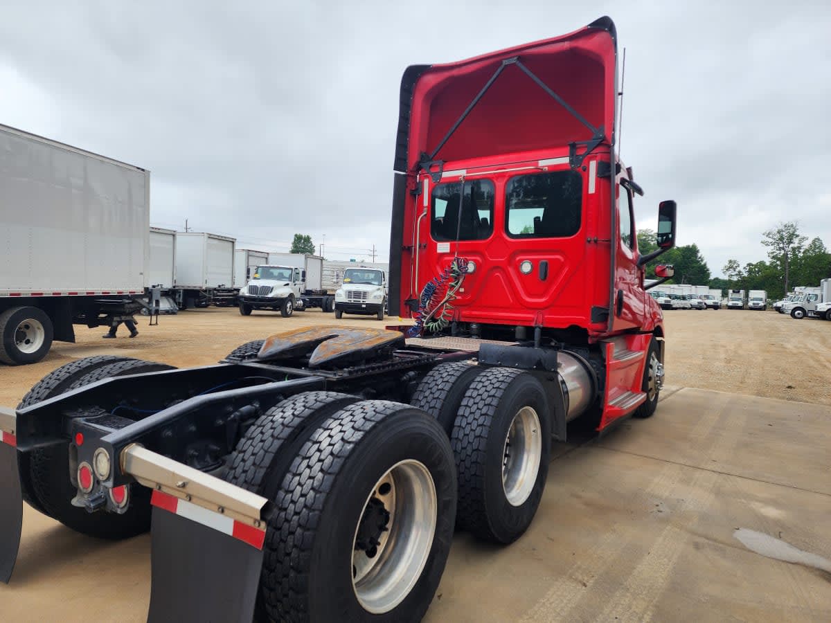 2019 Freightliner Cascadia in Greensboro, NC — photo 4
