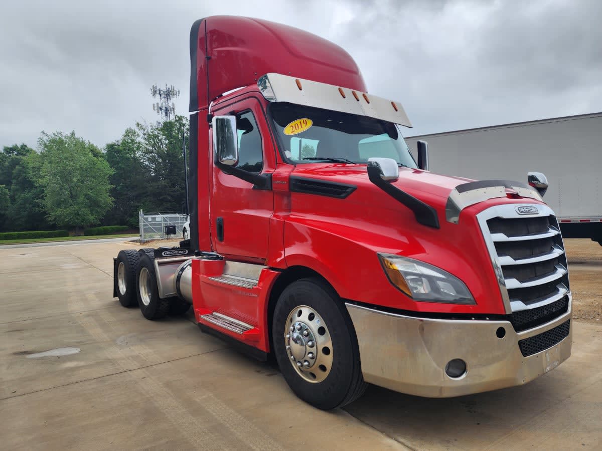 2019 Freightliner Cascadia in Greensboro, NC — photo 3