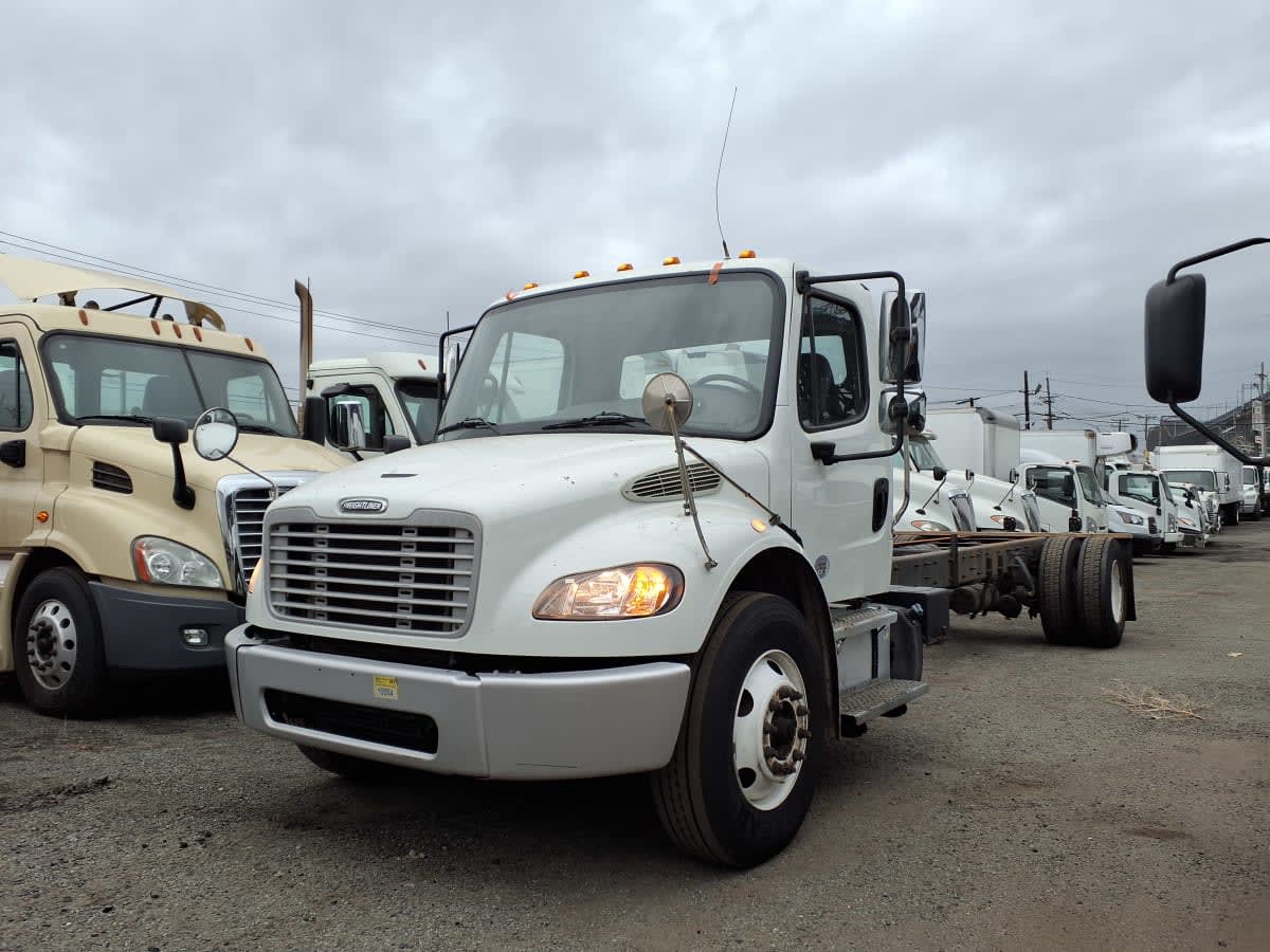 2019 Freightliner M2 106 in Kearny, NJ — photo 2