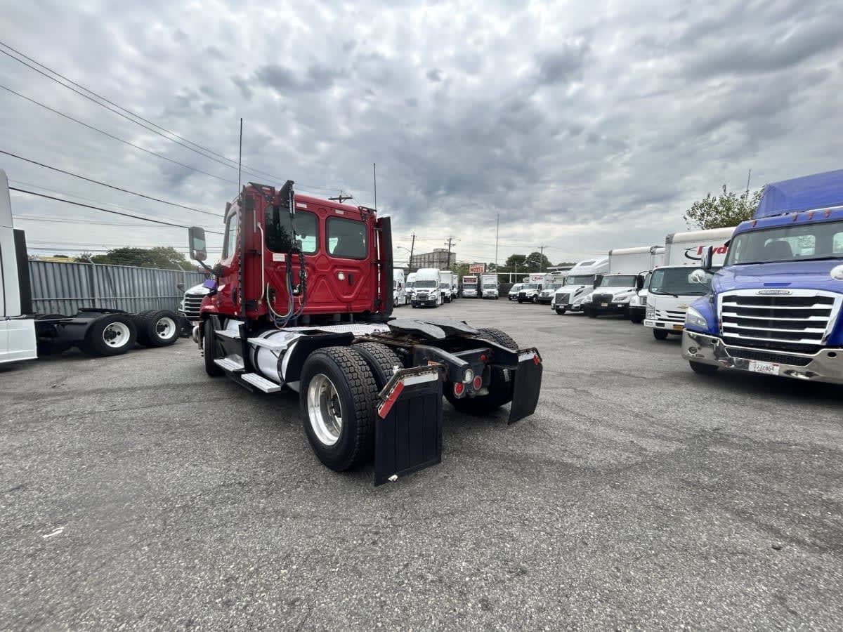 2019 Freightliner Cascadia in Newark, NJ — photo 6
