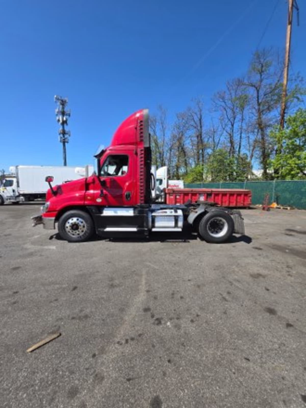 2019 Freightliner Cascadia in Kearny, NJ — photo 12