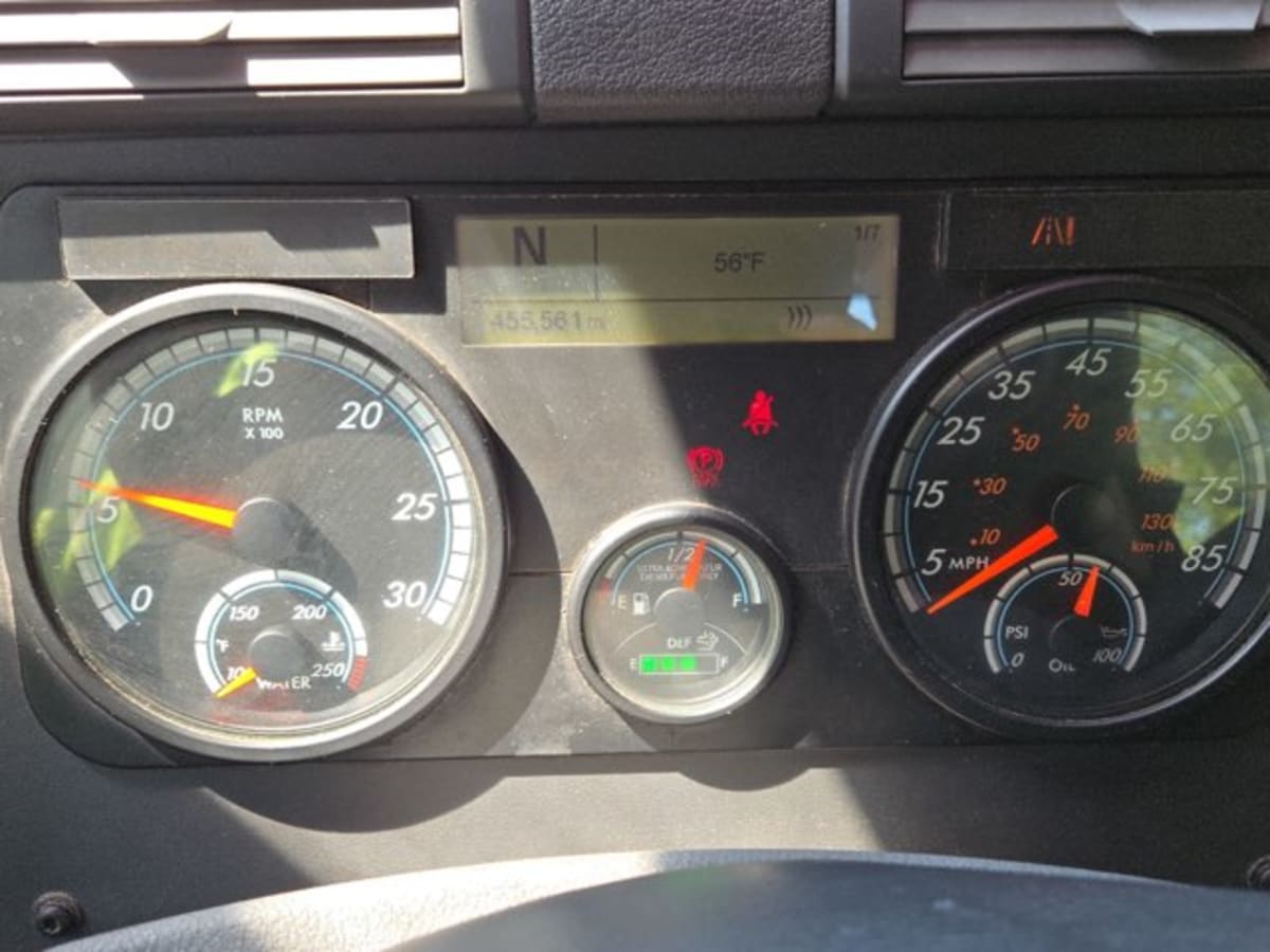 2019 Freightliner Cascadia in Kearny, NJ — photo 16