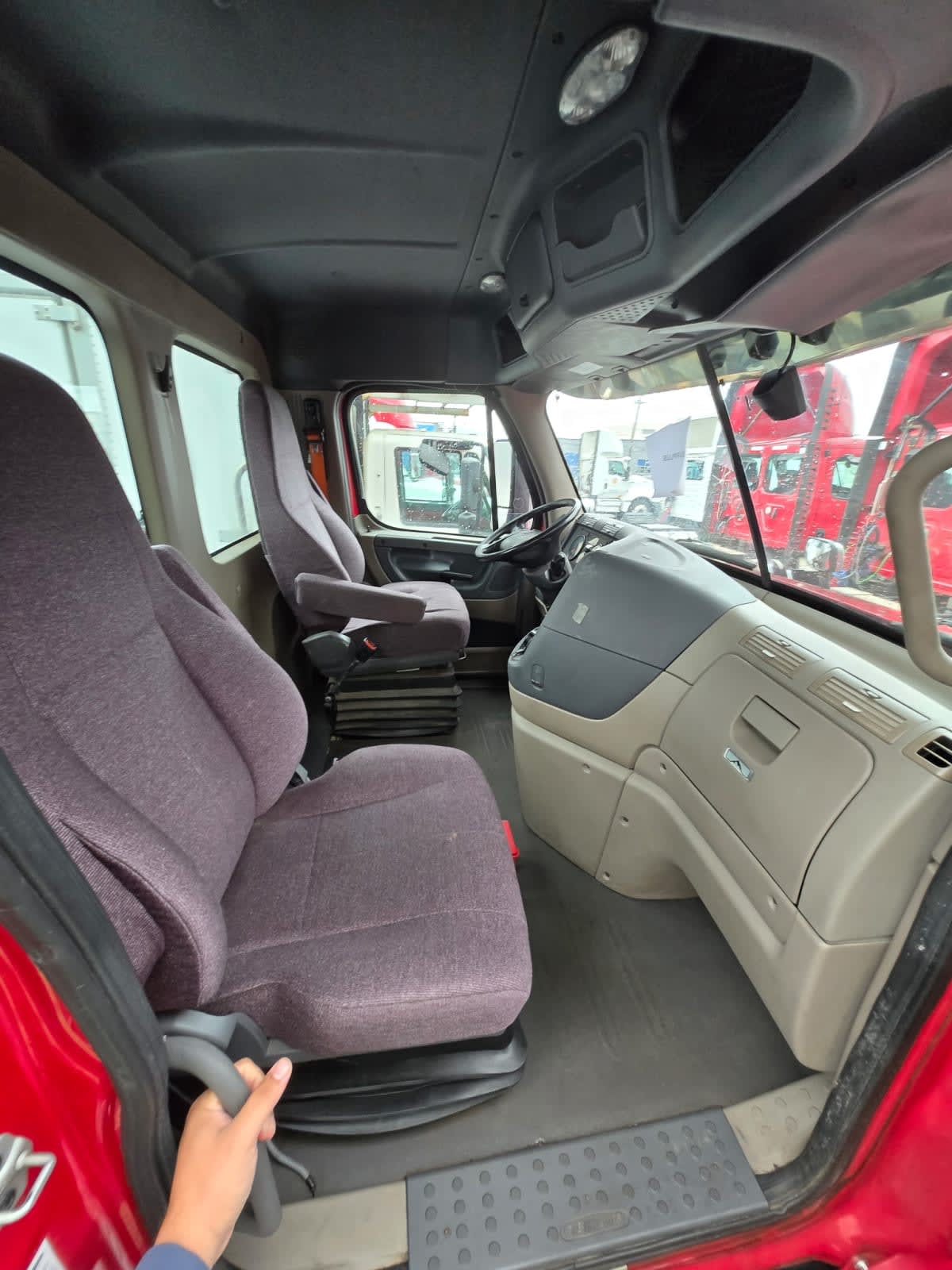 2019 Freightliner Cascadia in Kearny, NJ — photo 7