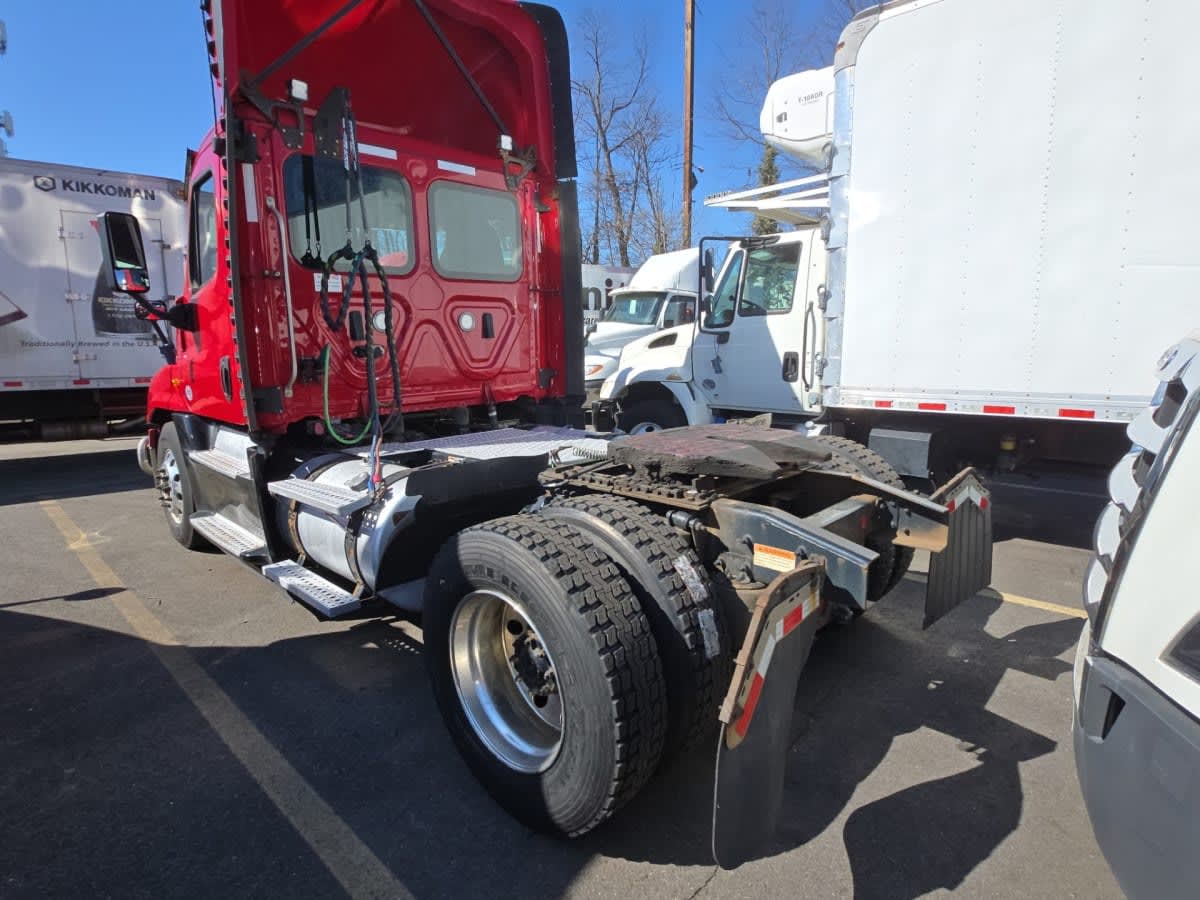 2019 Freightliner Cascadia in Kearny, NJ — photo 6