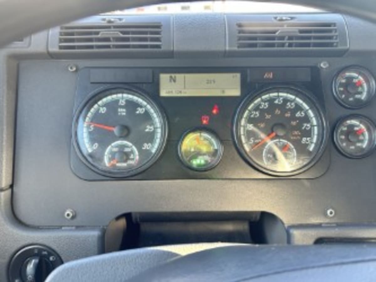 2019 Freightliner Cascadia in Kearny, NJ — photo 9