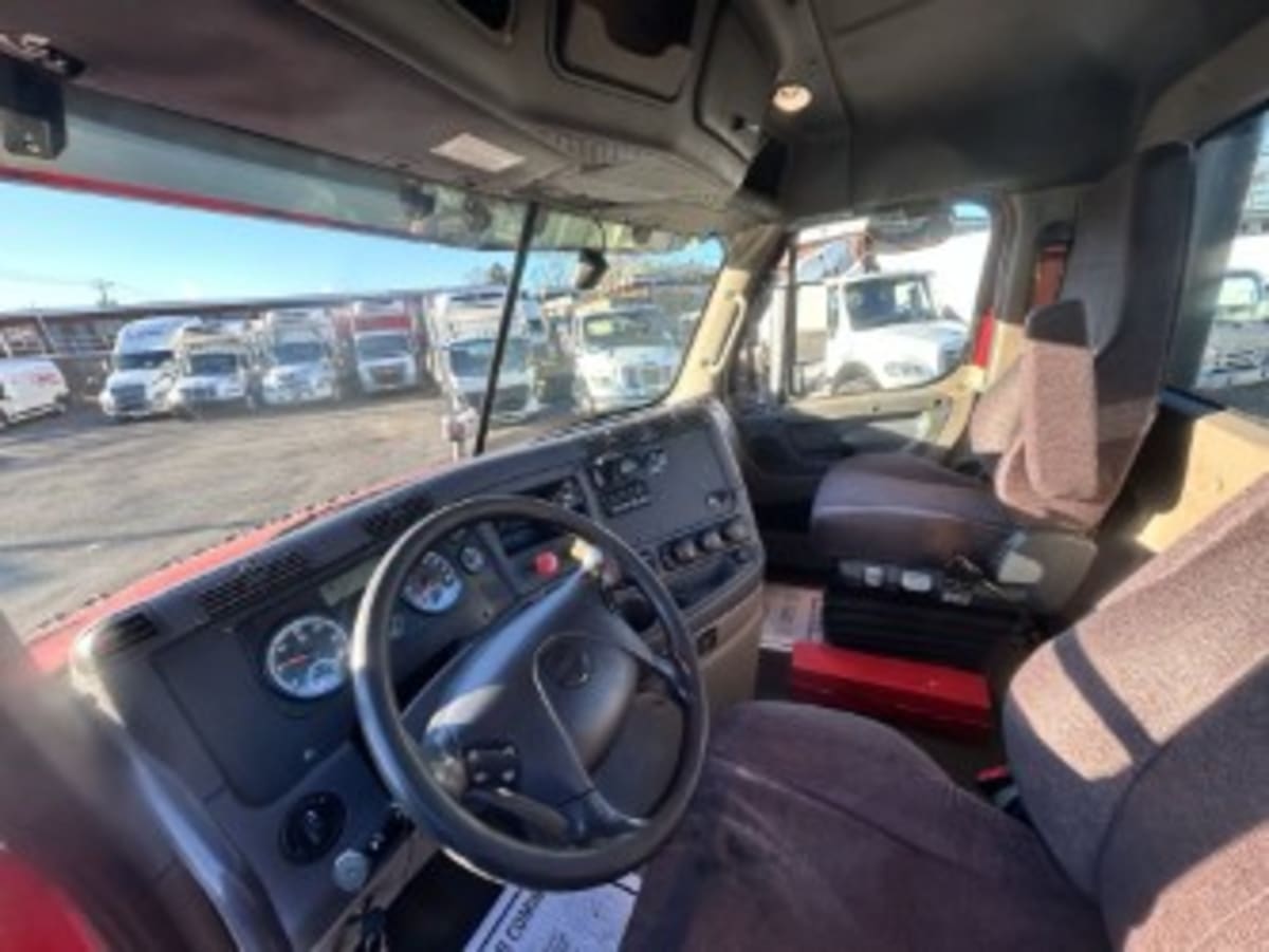 2019 Freightliner Cascadia in Kearny, NJ — photo 7