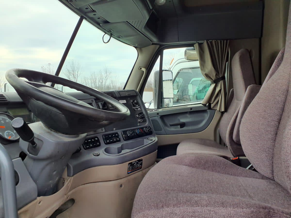 2019 Freightliner Cascadia in Indianapolis, IN — photo 7