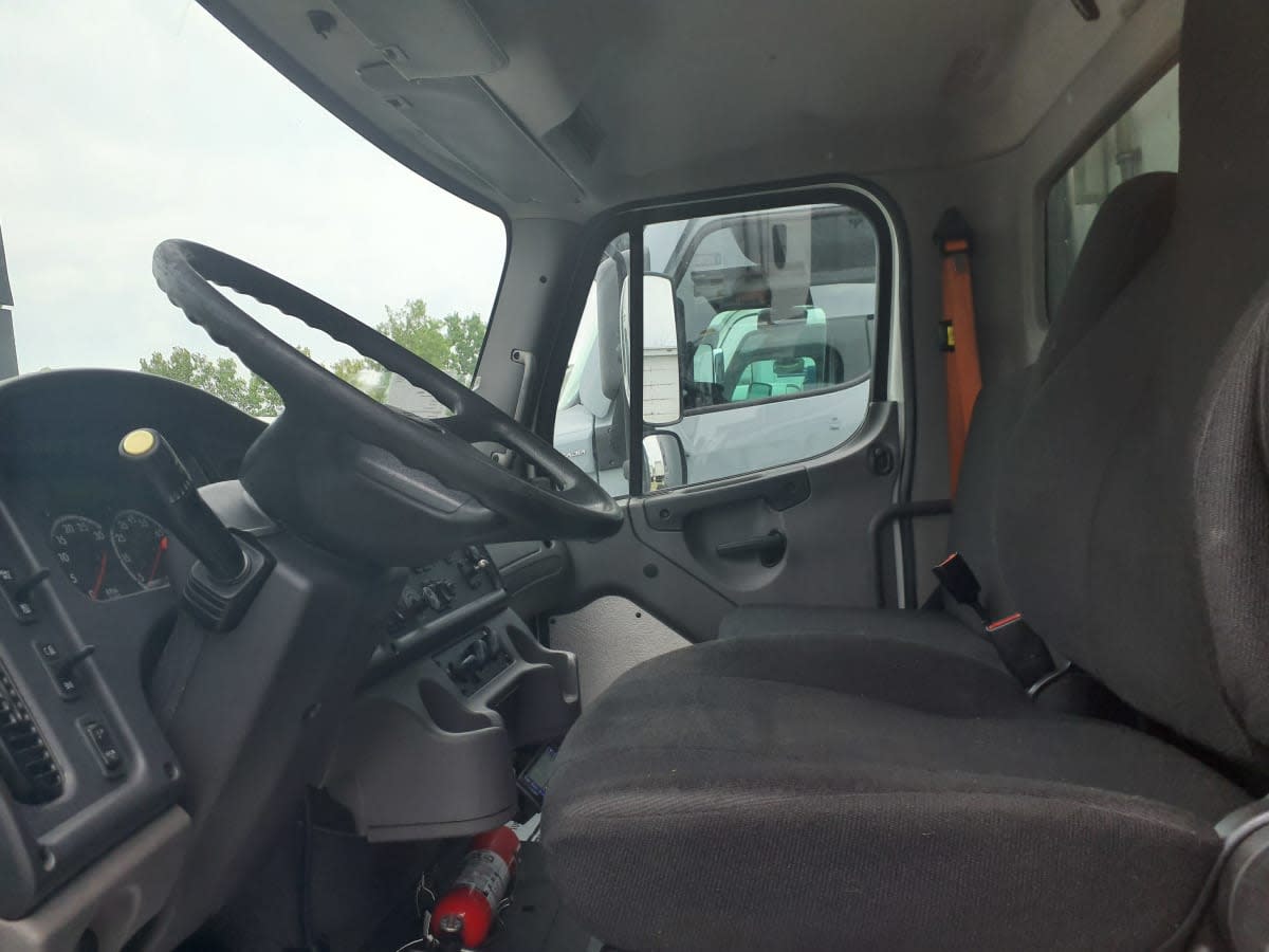 2019 Freightliner M2 106 in Indianapolis, IN — photo 8