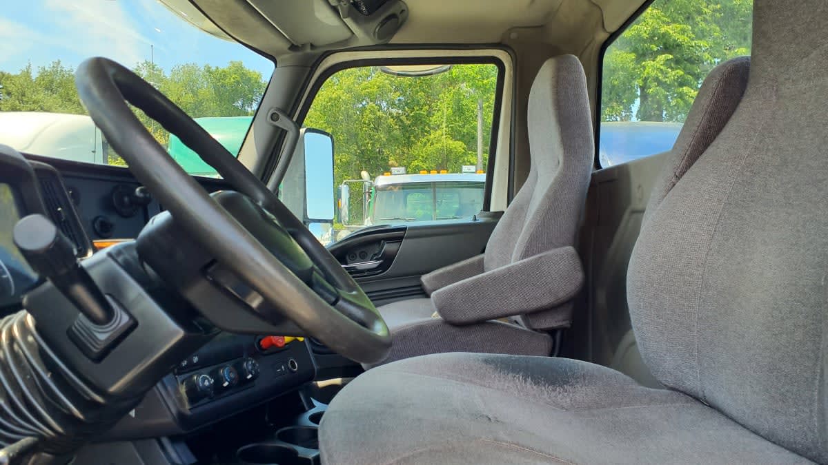 2019 International LT in Springfield, MA — photo 10