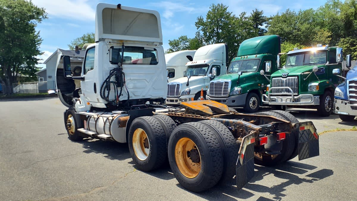 2019 International LT in Springfield, MA — photo 6
