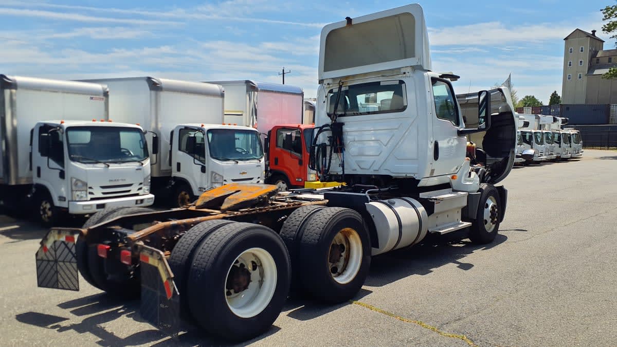 2019 International LT in Springfield, MA — photo 4