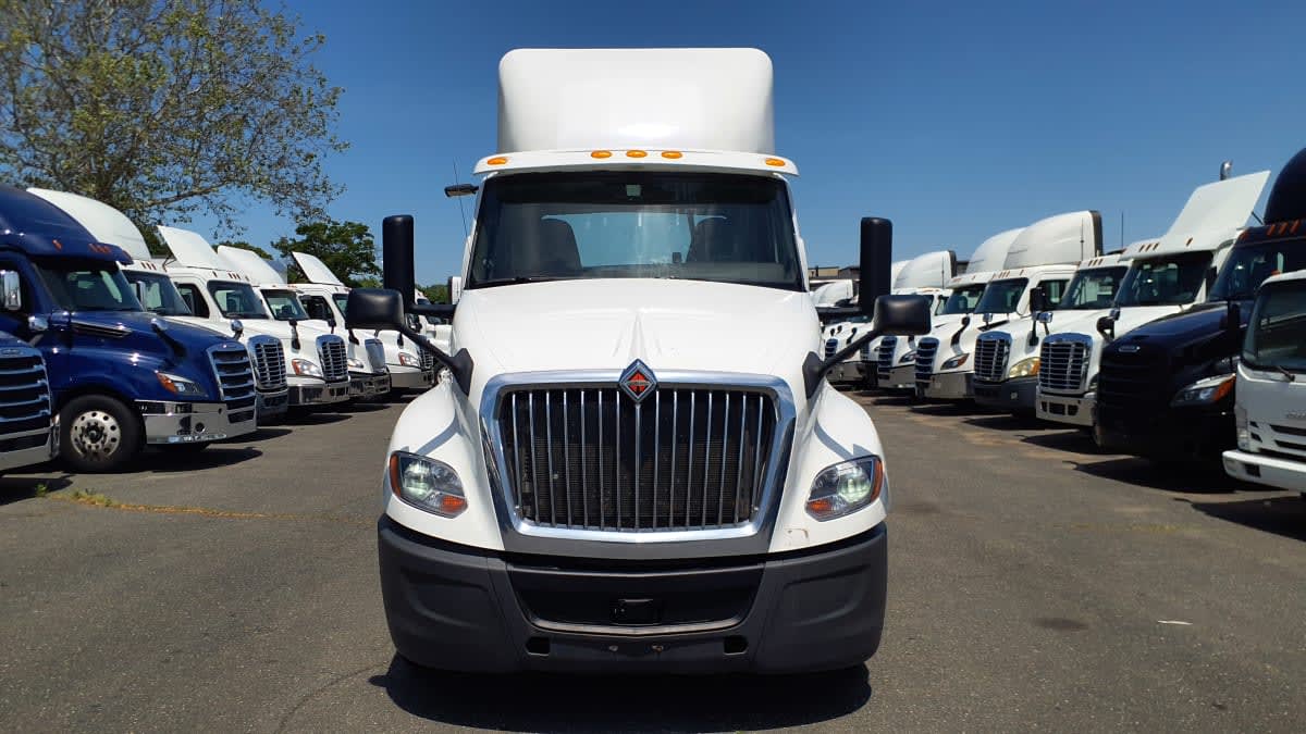 2019 International LT in Springfield, MA — photo 2