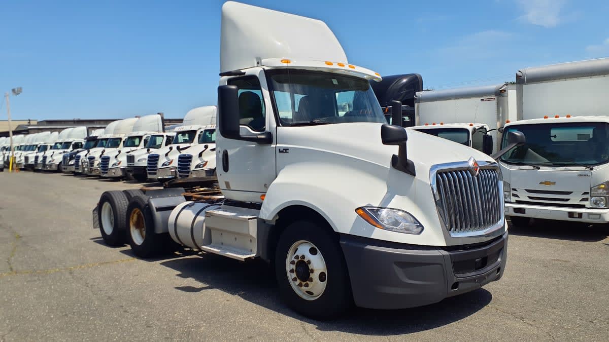 2019 International LT in Springfield, MA — photo 3