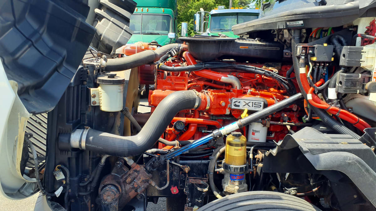 2019 International LT in Springfield, MA — photo 8
