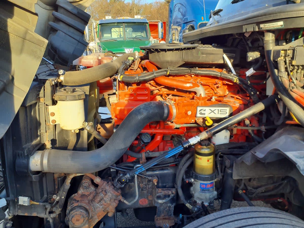 2019 International LT in Springfield, MA — photo 8