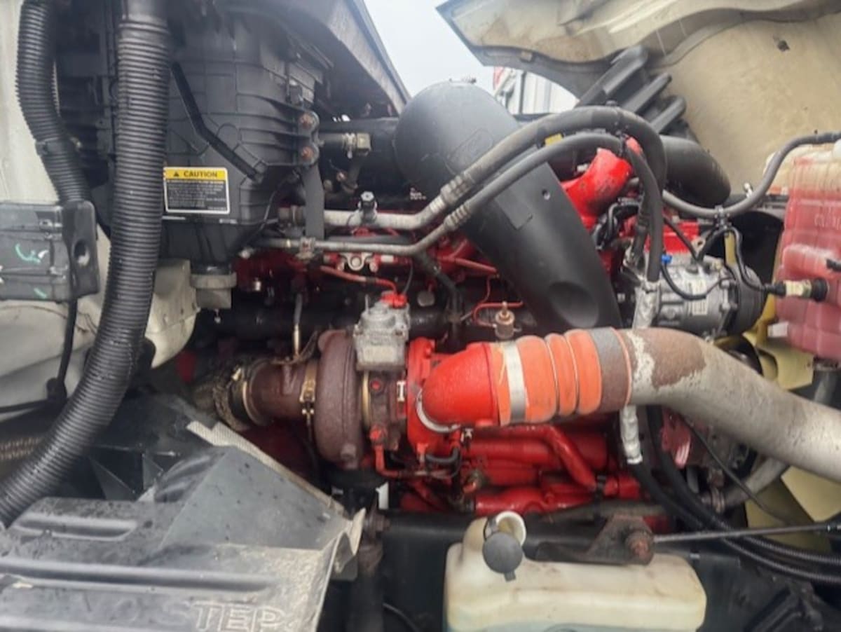2019 International LT in Springfield, MA — photo 9
