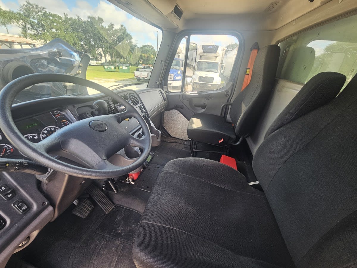 2019 Freightliner M2 106 in Orlando, FL — photo 8