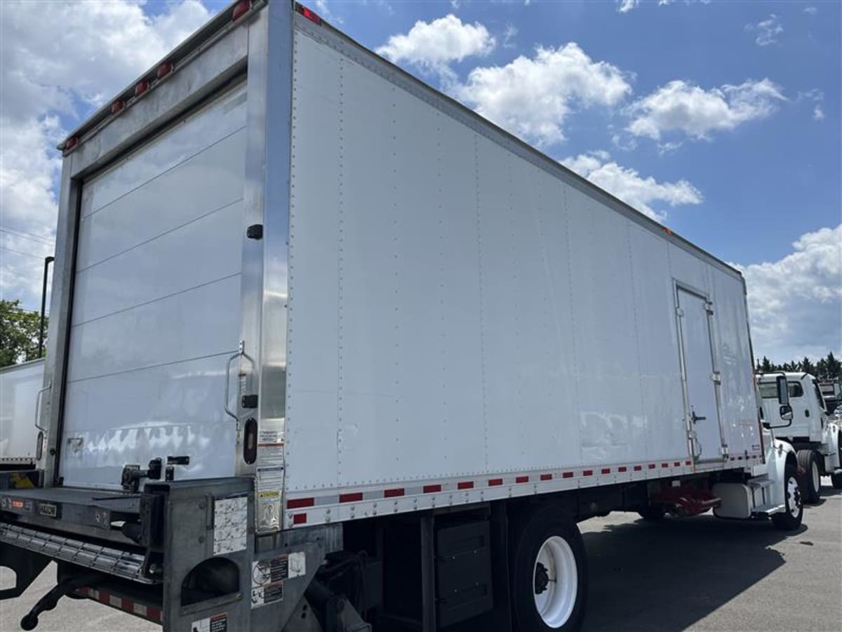 2019 Freightliner M2 106 in Beltsville, MD — photo 4