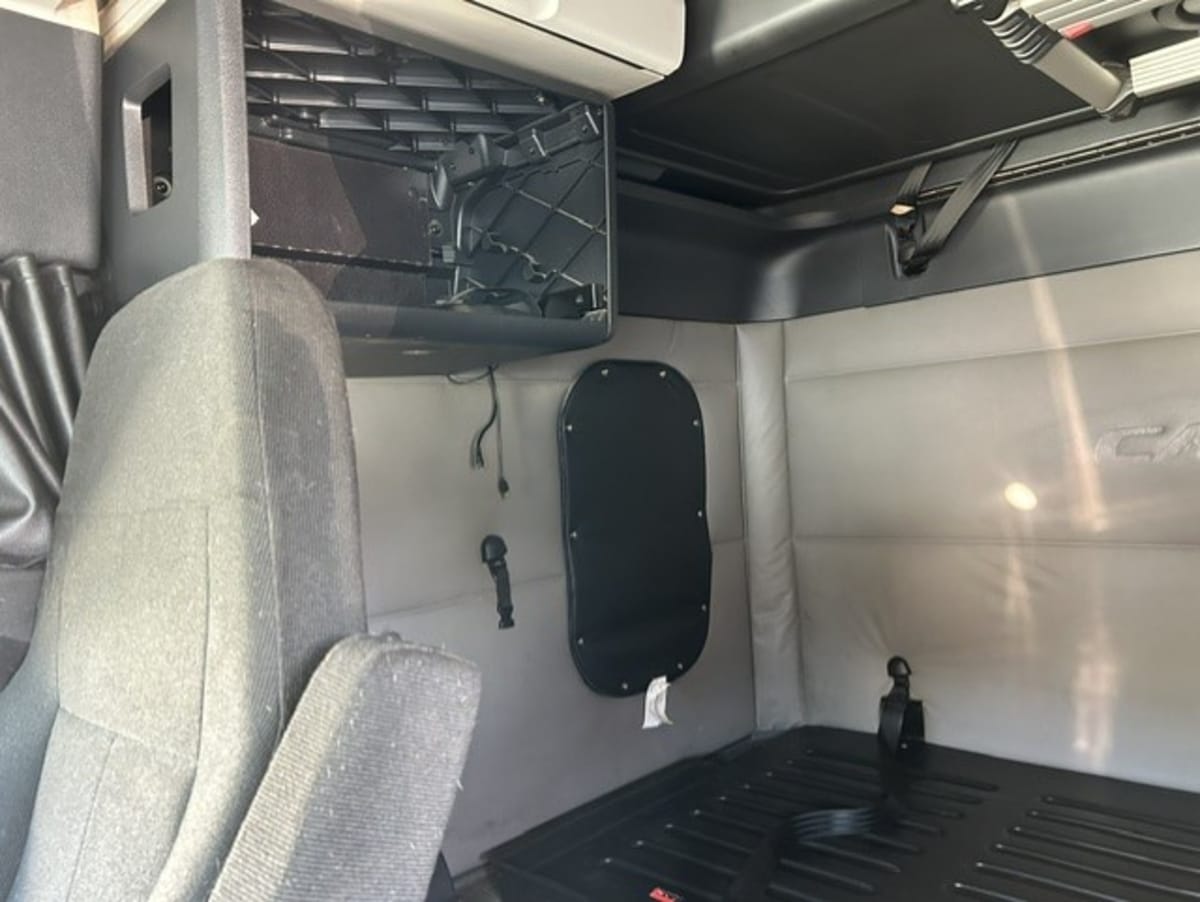 2019 Freightliner Cascadia in Farmingdale, NY — photo 12