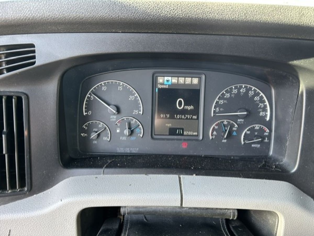 2019 Freightliner Cascadia in Farmingdale, NY — photo 14