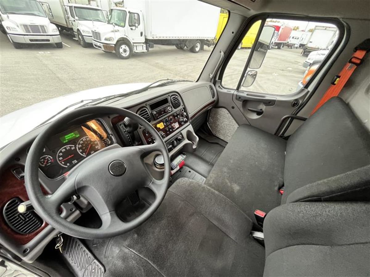 2019 Freightliner M2 106 in Beltsville, MD — photo 8