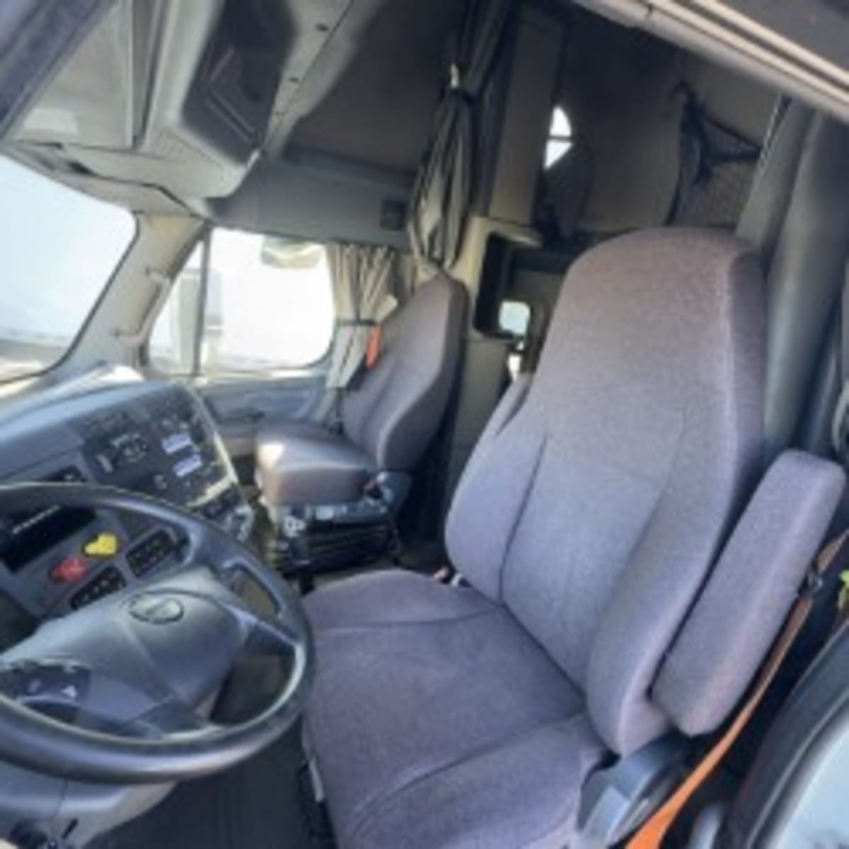 2019 Freightliner Cascadia in Syracuse, NY — photo 7